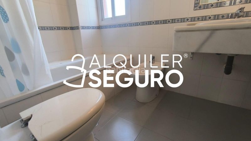Foto 49ad8a8f-abd1-4766-8b21-b151a41b7b7c. Alquiler chalet  c maestro francisco rodríguez rodríguez en Bormujos