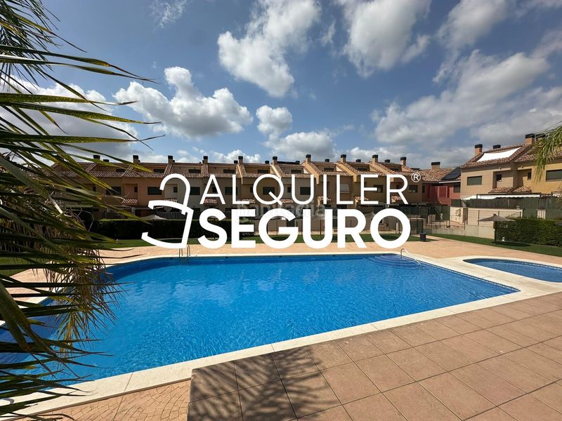 Foto 5af7a566-a376-49a0-a0e7-75dcacd5a22a. Alquiler chalet  c illes columbretes en Torre en Conill-Cumbres de San Antonio Bétera