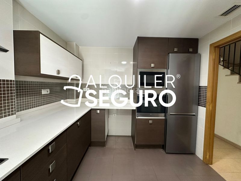 Foto 70f48898-7e16-4a5a-87ef-3156ac7e65be. Alquiler chalet  c illes columbretes en Torre en Conill-Cumbres de San Antonio Bétera