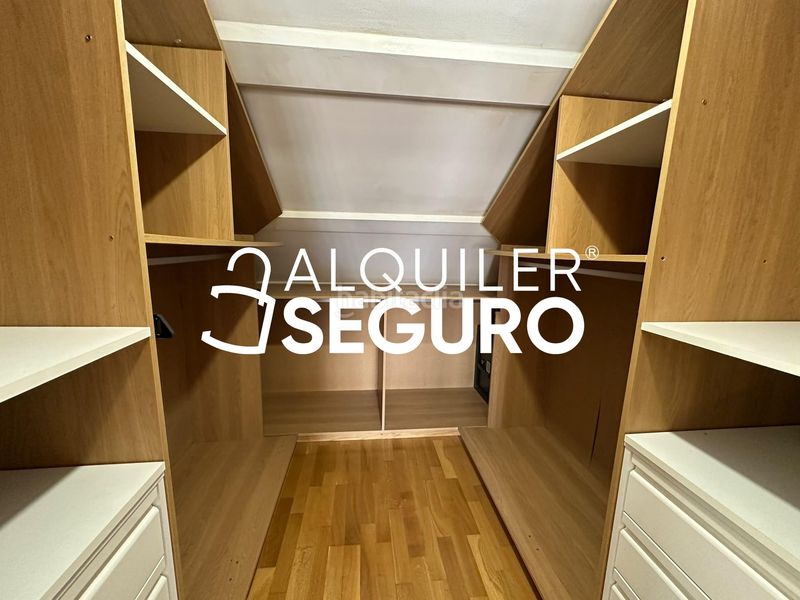 Foto c15598cf-df53-4360-8ce8-2afcfc00eaa0. Alquiler chalet  c illes columbretes en Torre en Conill-Cumbres de San Antonio Bétera