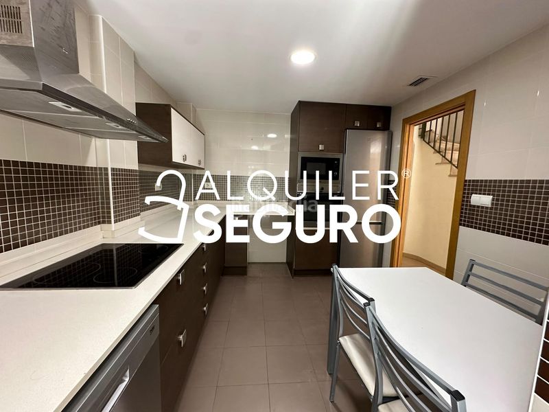 Foto da793558-f563-4ba5-b22a-fc9e19b5d2dc. Alquiler chalet  c illes columbretes en Torre en Conill-Cumbres de San Antonio Bétera