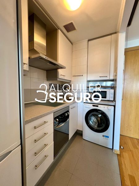 Foto 0eb3da82-ad79-43f9-9575-94343c4d3655. Alquiler piso  c bausá en Costillares Madrid