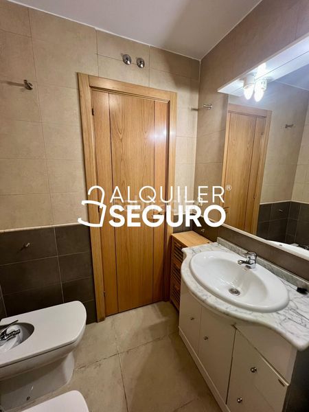 Foto 9f4828e9-9077-444b-ad90-c400a516b956. Alquiler piso  c bausá en Costillares Madrid