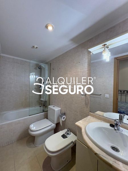 Foto 8af0dfcd-4a9f-40e0-a3a9-d77c6421a735. Alquiler estudio  c de melilla en Acacias Madrid