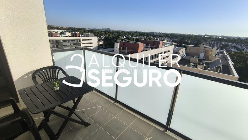 Foto 14701b3d-b925-42d5-8b2b-0ed4b5fb58ad. Miete etagenwohnung mit parking pool in colores - entreparques Sevilla