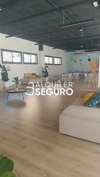 Foto 679f5f45-cce8-40fc-9fa9-169caa320a00. Miete etagenwohnung mit parking pool in colores - entreparques Sevilla