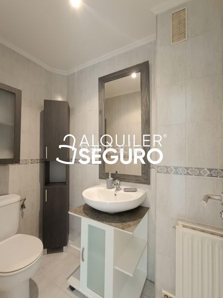Foto 4f5c028e-f158-4a4e-a33c-19ddff585bd8. Miete etagenwohnung mit heizung parking pool in Butarque Madrid