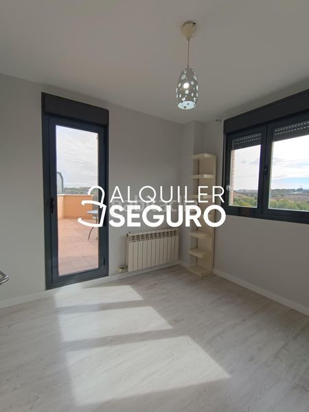 Foto 813e5a02-5222-4586-b7a3-513615dc2a13. Miete etagenwohnung mit heizung parking pool in Butarque Madrid