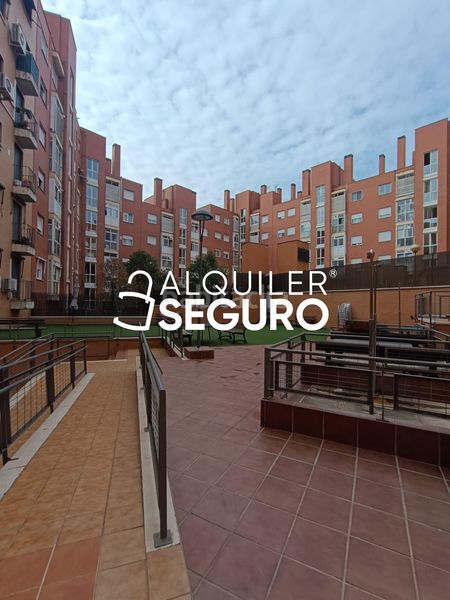 Foto a076b309-a775-4f46-85ad-fadf089b36ae. Miete etagenwohnung mit heizung parking pool in Butarque Madrid