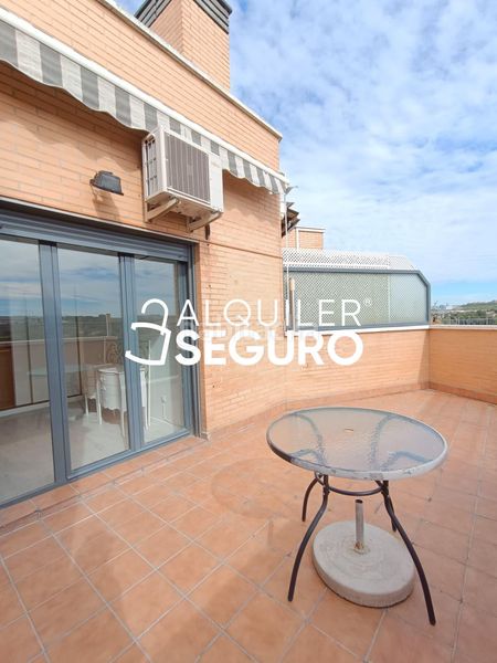 Foto f495a859-1eeb-415b-bdec-01fe89b1192d. Miete etagenwohnung mit heizung parking pool in Butarque Madrid