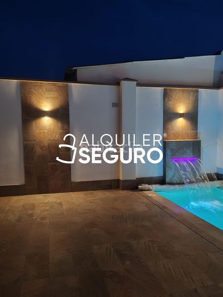 Foto a6d854b5-af56-4698-a518-35af8587bb55. Alquiler chalet  c san juan en Jun