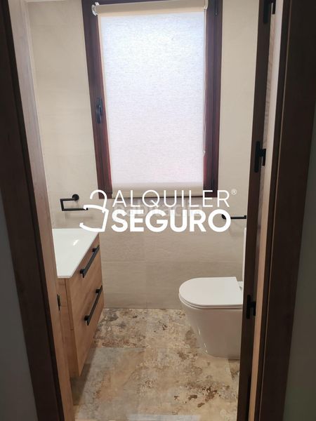 Foto c37223a2-43ce-4884-9c07-ea59a9e66038. Alquiler chalet  c san juan en Jun