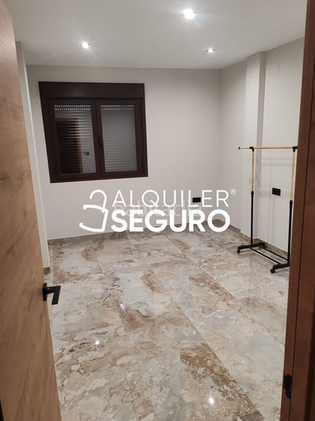 Foto f49a99f6-1320-4be5-85c2-84481332d25e. Alquiler chalet  c san juan en Jun