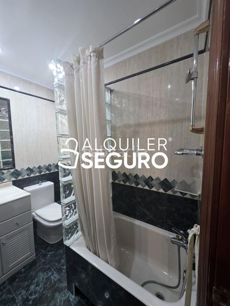 Foto ff6c6d4a-1582-4d95-abac-b9d2b300f857. Alquiler piso  c hurtado amezaga en Zabalburu Bilbao