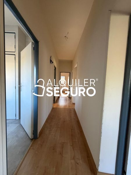 Foto bcbc8c5b-e846-4a58-8f26-a724c944d7b4. Alquiler chalet  av. meridiana en Alpedrete