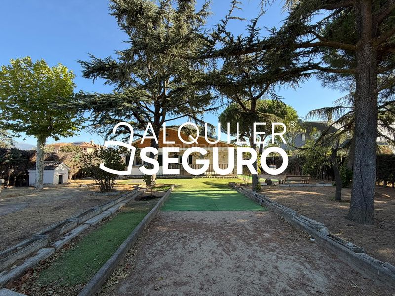 Foto ec091b1b-5738-419b-8ec3-269bc43d7413. Alquiler chalet  av. meridiana en Alpedrete