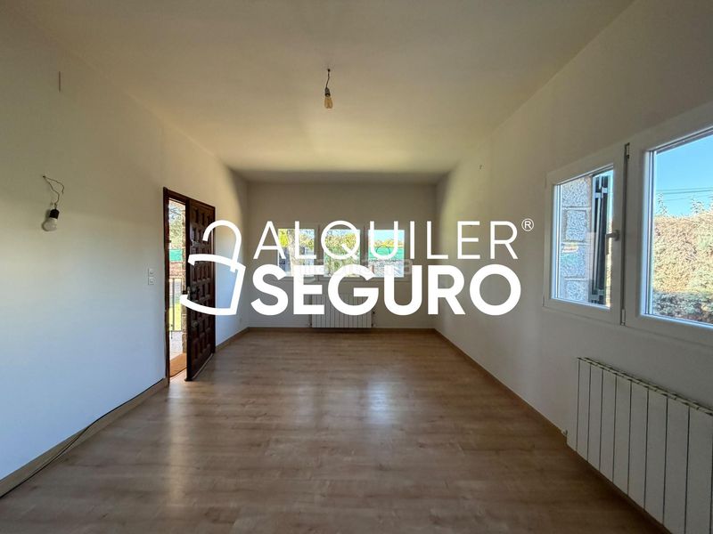 Foto f0684dcf-1af0-4d44-9bfa-96b9142355fe. Alquiler chalet  av. meridiana en Alpedrete