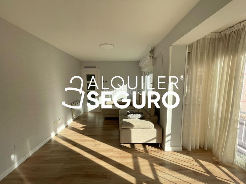 Foto cf00ccc1-9131-455a-8537-5909697e0fa4. Alquiler piso  c de blas cabrera en Las Águilas Madrid