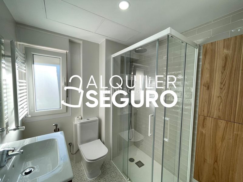 Foto f5c8247c-f64d-42b6-8259-8b7c8c788688. Alquiler piso  c de blas cabrera en Las Águilas Madrid