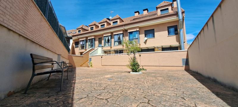 Foto 7a1d08c9-a4b2-40c5-a277-b609ed5118dd. Alquiler dúplex duplex en alquiler , 3 dormitorios. en Brunete