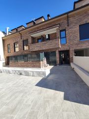 Miete Dachwohnung in Brunete. Atico en alquiler en brunete, 2 dormitorios.