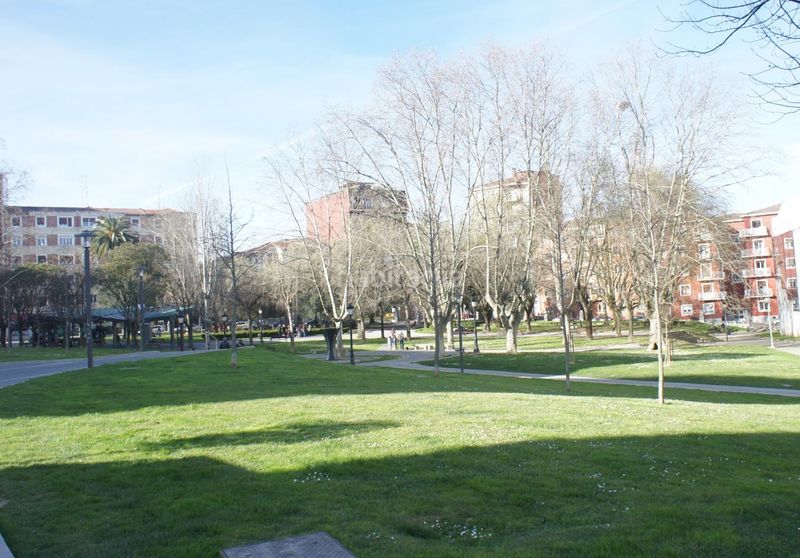 Foto ff9a17b0-d84c-4263-aeda-e1886852e3eb. Local comercial a Centro Barakaldo