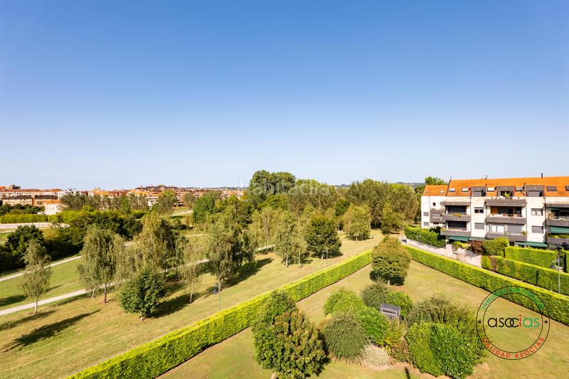 Foto ad284eb5-178d-4151-966b-2e6c22d8b8cb. Piso en Gijón - calle concejo de somiedo 8 venta precioso duplex con dos terrazas en concejo de somiedo 8 Viesques gijon 415.000 en Gijón