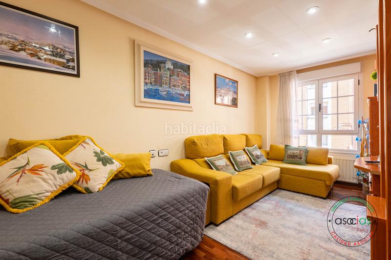 Foto 669723ea-dbc2-46f5-aa93-9f60bf388092. Flat with heating in Ceares Gijón