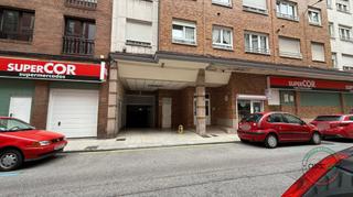 Aparcament cotxe a Gijón - calle garcilaso de la vega 5. Plaza de garaje con trastero anejo en garcilaso de la vega y cal