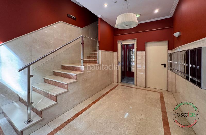 Foto 13ec46a5-7c4a-4d87-9c03-421adf605362. Piso en Gijón - calle padilla 5 4 dormitorios, 2 baños, salón, cocina y plaza de garaje con espacio, luz y potencial en pleno Centro de la ciudad en Gijón