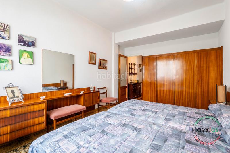 Foto 3af08381-9c47-4027-8136-5b1084ccc86a. Piso en Gijón - calle padilla 5 4 dormitorios, 2 baños, salón, cocina y plaza de garaje con espacio, luz y potencial en pleno Centro de la ciudad en Gijón