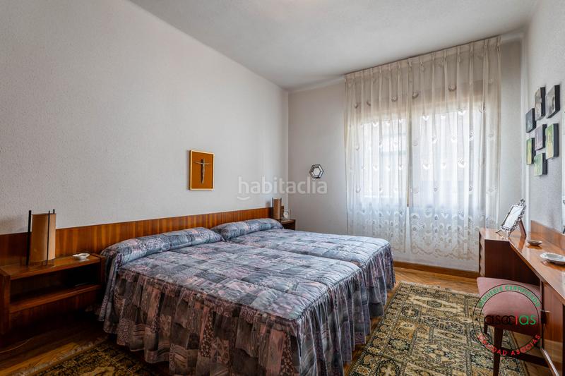 Foto 58d876de-fbee-4f67-a6aa-75b82963624c. Piso en Gijón - calle padilla 5 4 dormitorios, 2 baños, salón, cocina y plaza de garaje con espacio, luz y potencial en pleno Centro de la ciudad en Gijón