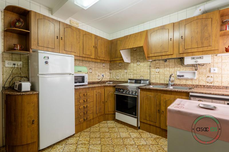 Foto 65d6b62a-e280-44cc-878a-d3c25dd4540c. Piso en Gijón - calle padilla 5 4 dormitorios, 2 baños, salón, cocina y plaza de garaje con espacio, luz y potencial en pleno Centro de la ciudad en Gijón