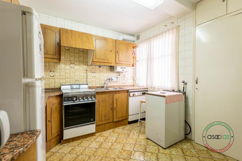 Foto 85da57bd-2f63-40c3-adc9-441d1f68e3dd. Piso en Gijón - calle padilla 5 4 dormitorios, 2 baños, salón, cocina y plaza de garaje con espacio, luz y potencial en pleno Centro de la ciudad en Gijón