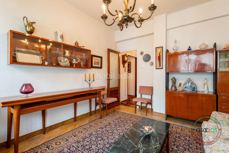 Foto 9ce14f79-dba0-4147-984d-f390f0fd648a. Piso en Gijón - calle padilla 5 4 dormitorios, 2 baños, salón, cocina y plaza de garaje con espacio, luz y potencial en pleno Centro de la ciudad en Gijón