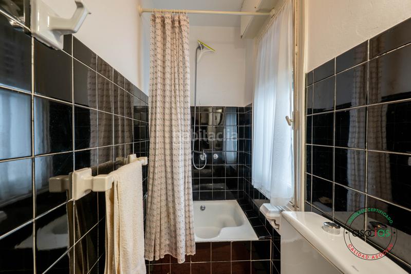 Foto e9758cec-d9e0-4c47-bfd0-9d8d14797176. Piso en Gijón - calle padilla 5 4 dormitorios, 2 baños, salón, cocina y plaza de garaje con espacio, luz y potencial en pleno Centro de la ciudad en Gijón