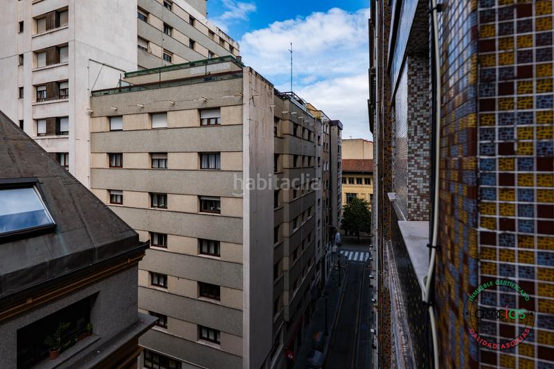 Foto e9eeb93b-4e3c-4497-bcc5-7188873ba6a0. Piso en Gijón - calle padilla 5 4 dormitorios, 2 baños, salón, cocina y plaza de garaje con espacio, luz y potencial en pleno Centro de la ciudad en Gijón