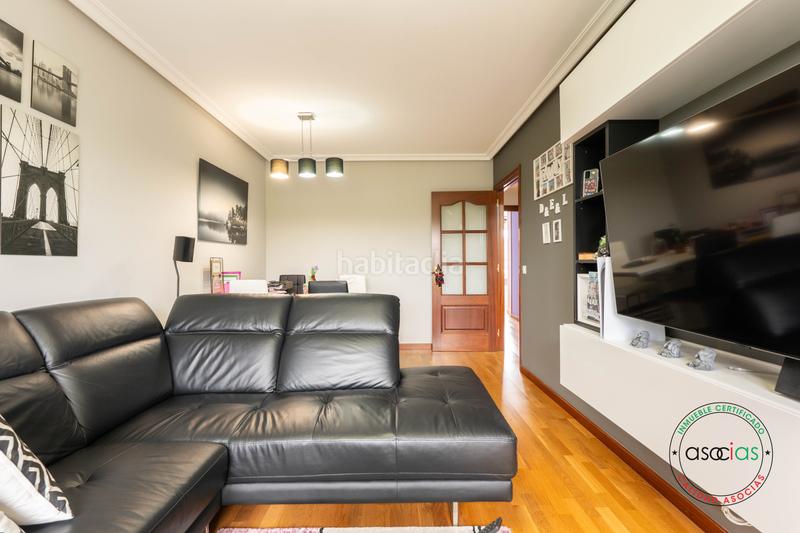 Foto 5f6d680a-69e3-4395-88fc-a623028d40f8. Piso en Gijón - calle matilde de la torre 15 venta piso en zona Roces 2 dormitorios 2 baños luminoso y soleado en Gijón