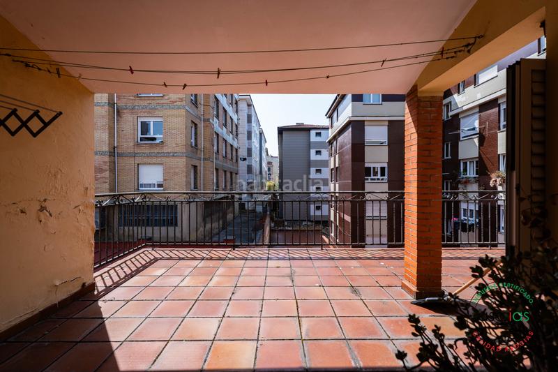 Foto 025264cc-c472-4b21-9dbe-9a6cddb52be2. Ático en Gijón - calle granados 14 oportunidad única de casa independiente en pleno corazón en Gijón
