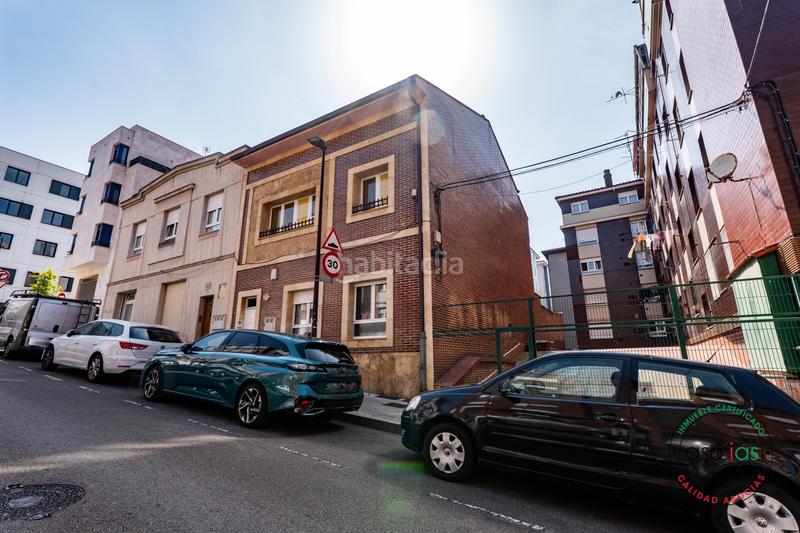 Foto 2e4a70c7-3a7c-4b04-8d4e-f1019e9bc85d. Ático en Gijón - calle granados 14 oportunidad única de casa independiente en pleno corazón en Gijón