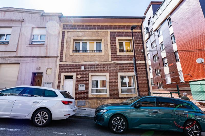 Foto b6b33dcc-e610-4e2b-b73b-1895b5f479b0. Ático en Gijón - calle granados 14 oportunidad única de casa independiente en pleno corazón en Gijón