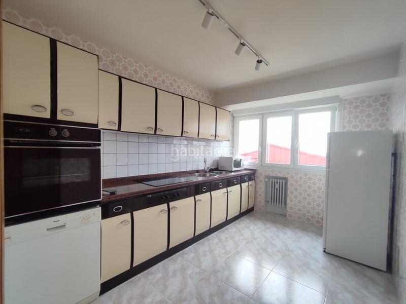 Foto f966a5c5-8646-43a2-9c4e-9859a0e33a69. Alquiler piso fantástica vivienda en la calle celestino junquera. en Gijón