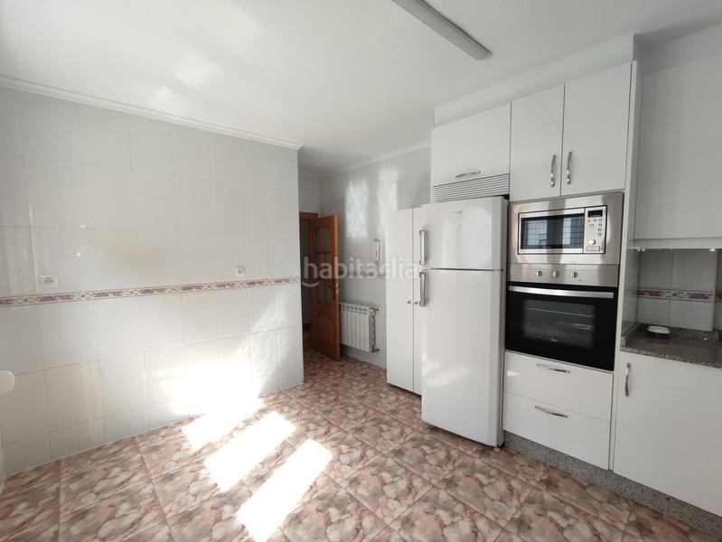 Foto 9bfdaff6-de01-4da1-9275-5b4414a48fba. Lloguer pis amb calefacció a La Calzada Gijón