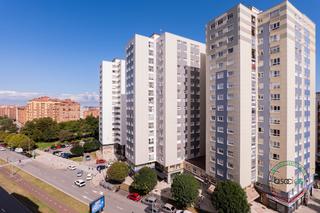 Flat  Gijón - calle carlos marx 9. Piso muy luminoso en zona de laviada
