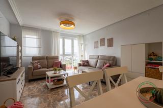 Appartement à Gijón - calle puerto de palo 2. Piso de tres habitaciones reformado con vistas y mucha luz