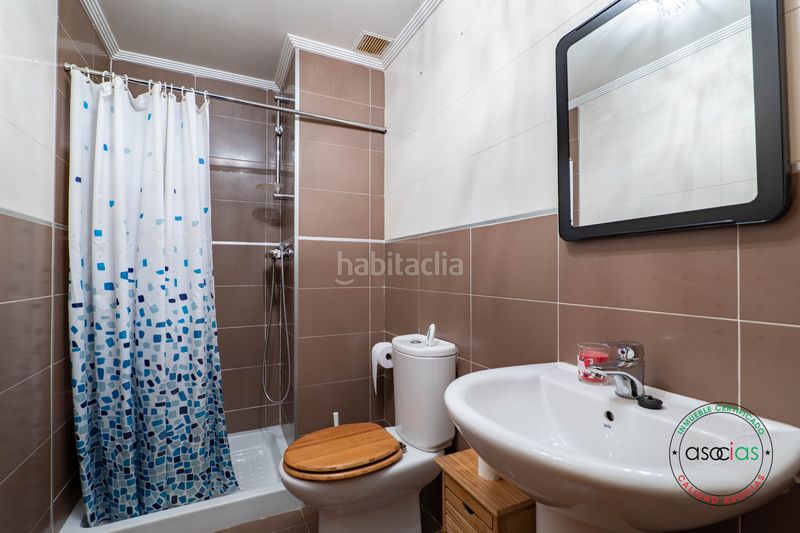 Foto 043947a0-b8ee-4b6c-97e4-a7bb9a4a3e32. Piso en Gijón - calle manolo quiros 7 dúplex para entrar a vivir de tres dormitorios, salón, cocina, plaza de garaje y trastero en Gijón