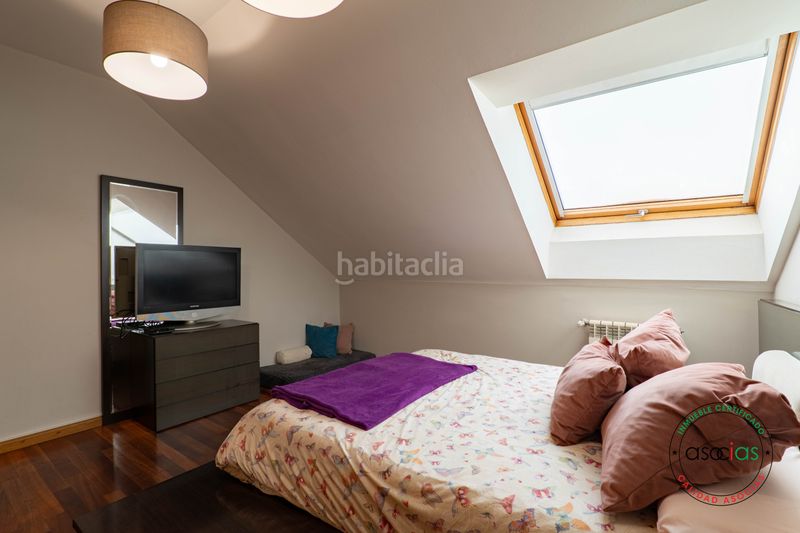 Foto 083df153-3712-4ee2-94d4-dd3a88688d87. Piso en Gijón - calle manolo quiros 7 dúplex para entrar a vivir de tres dormitorios, salón, cocina, plaza de garaje y trastero en Gijón