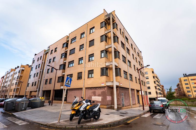 Foto 100caa8a-5e65-4435-88a6-5cd2cc904df9. Piso en Gijón - calle manolo quiros 7 dúplex para entrar a vivir de tres dormitorios, salón, cocina, plaza de garaje y trastero en Gijón