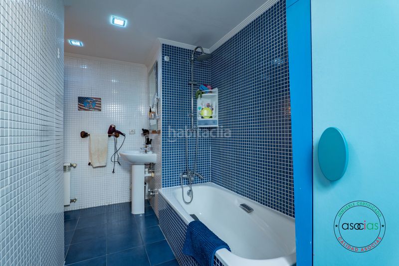 Foto 6bafccc4-fe7d-4984-be55-b0f57ea3cd76. Piso en Gijón - calle manolo quiros 7 dúplex para entrar a vivir de tres dormitorios, salón, cocina, plaza de garaje y trastero en Gijón