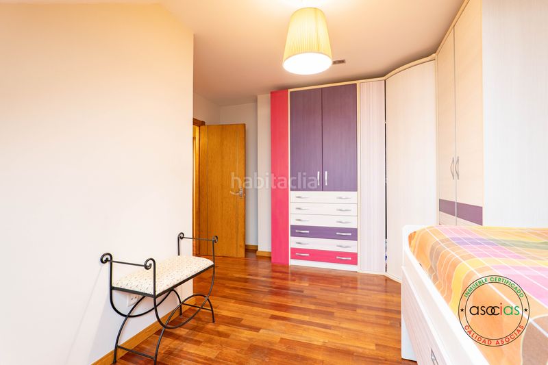 Foto 7deb09d0-e5f3-41d0-a7b1-5fd2cb561b8e. Piso en Gijón - calle manolo quiros 7 dúplex para entrar a vivir de tres dormitorios, salón, cocina, plaza de garaje y trastero en Gijón